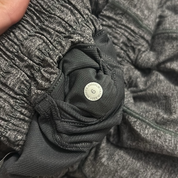 LULULEMON HOTTY HOT LR 2.5” - Picture 3 of 4